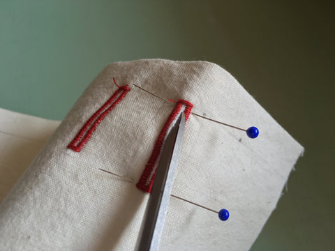 The Paper Towel Technique or Paper Backed Buttonholes