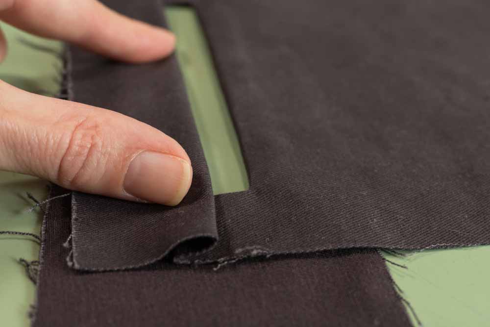 Folding top welt pleat to cover half of pocket opening