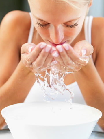 washing face with oil