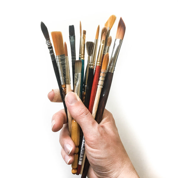 A full guide on the best brushes to use for watercolour painting. 