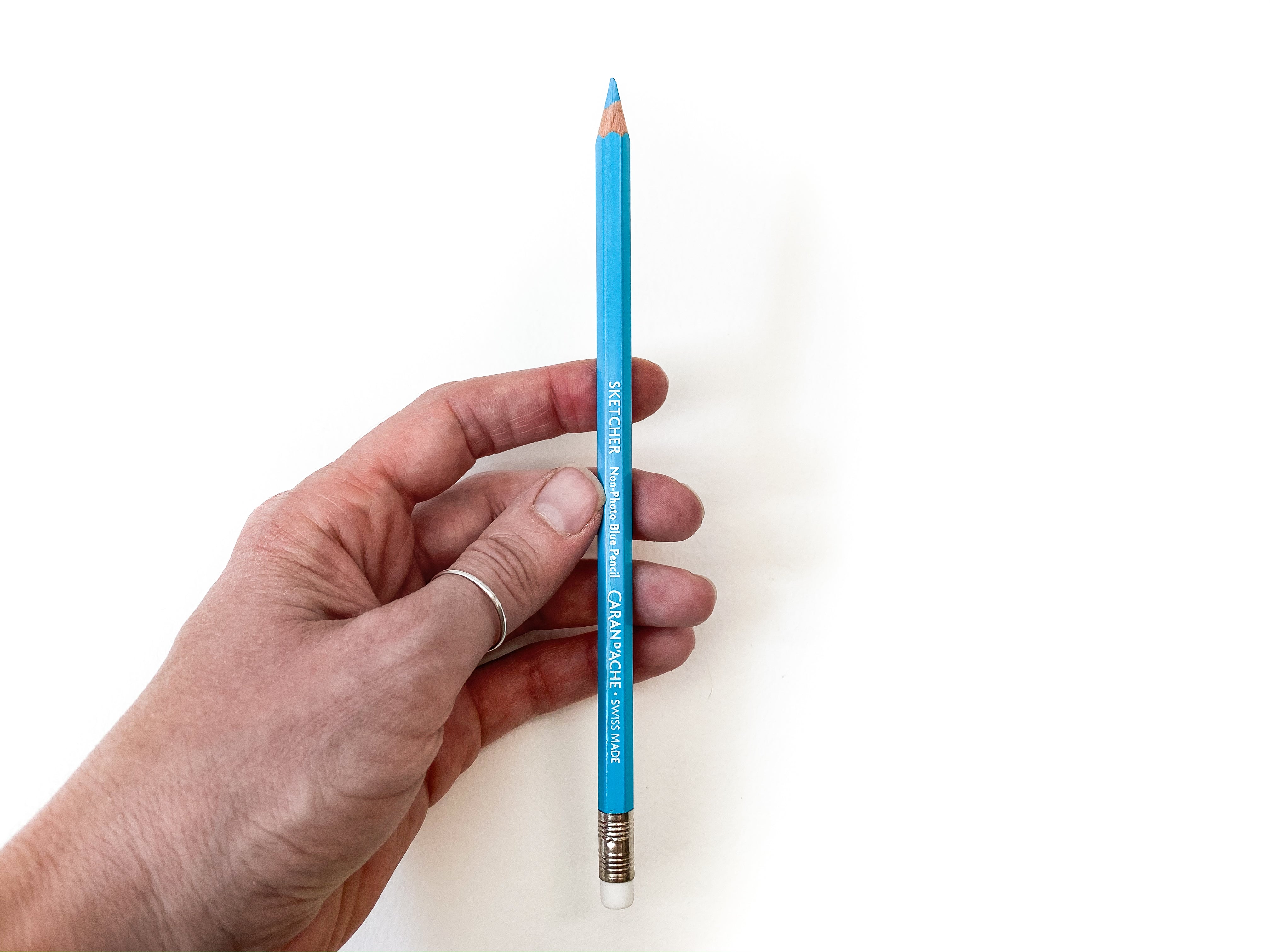 Bút chì màu xanh da trời - Greenleaf & Blueberry: Màu xanh da trời của bút chì Greenleaf & Blueberry sẽ làm cho những tác phẩm nghệ thuật của bạn thêm phần nổi bật và độc đáo. Với độ bền màu cao, bạn hoàn toàn yên tâm khi sử dụng sản phẩm này để tô màu cho các bức tranh, sketchbook hay bất kỳ tác phẩm sáng tạo nào của mình.