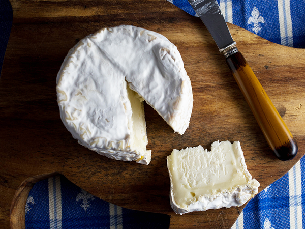 how to taste brie cheese