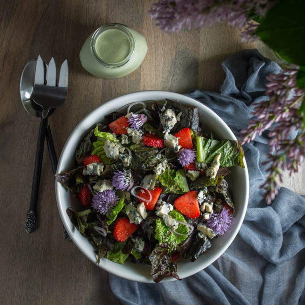 salad with blue cheese and strawberries