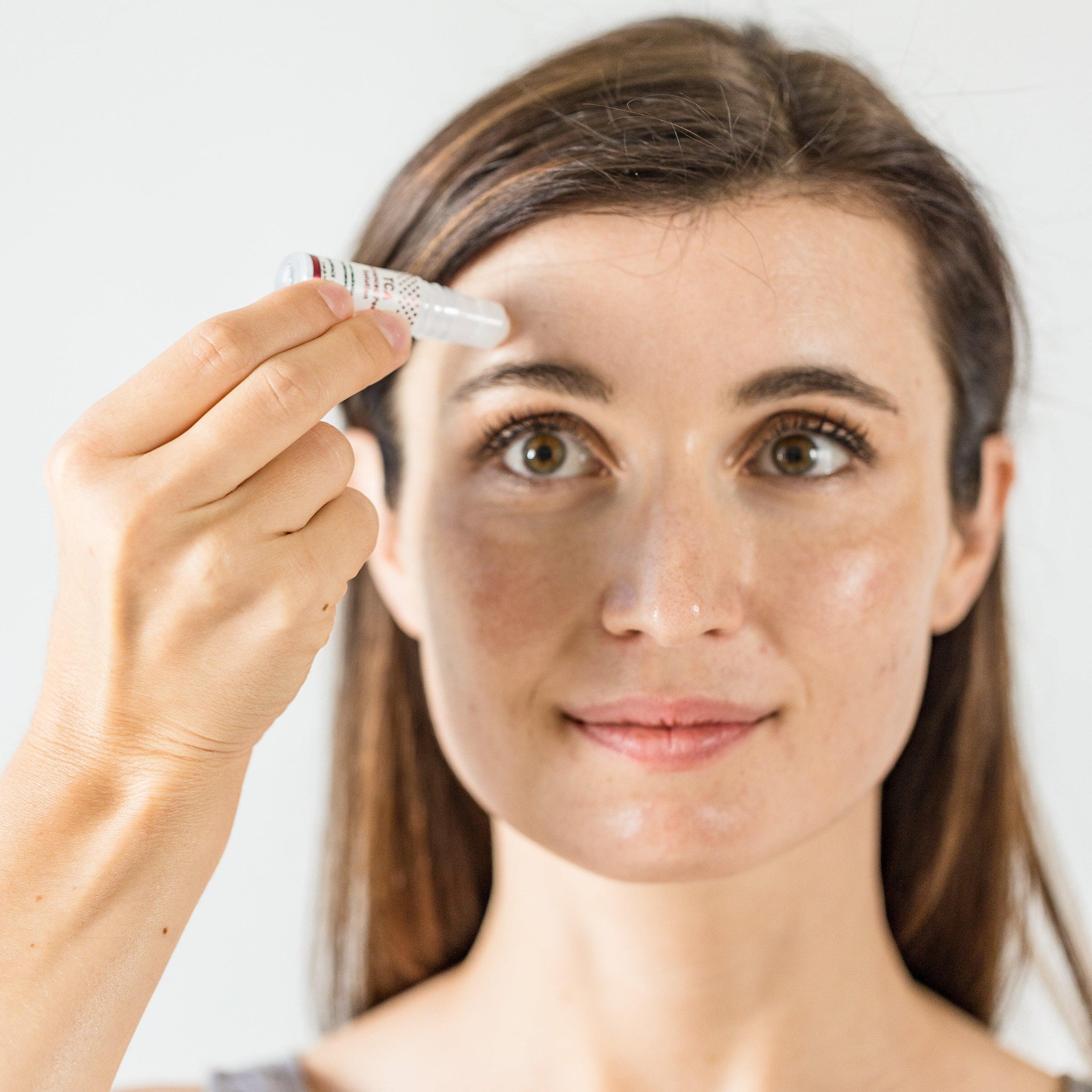 Applying trichloroacetic acid on face - Dermatologist's Choice