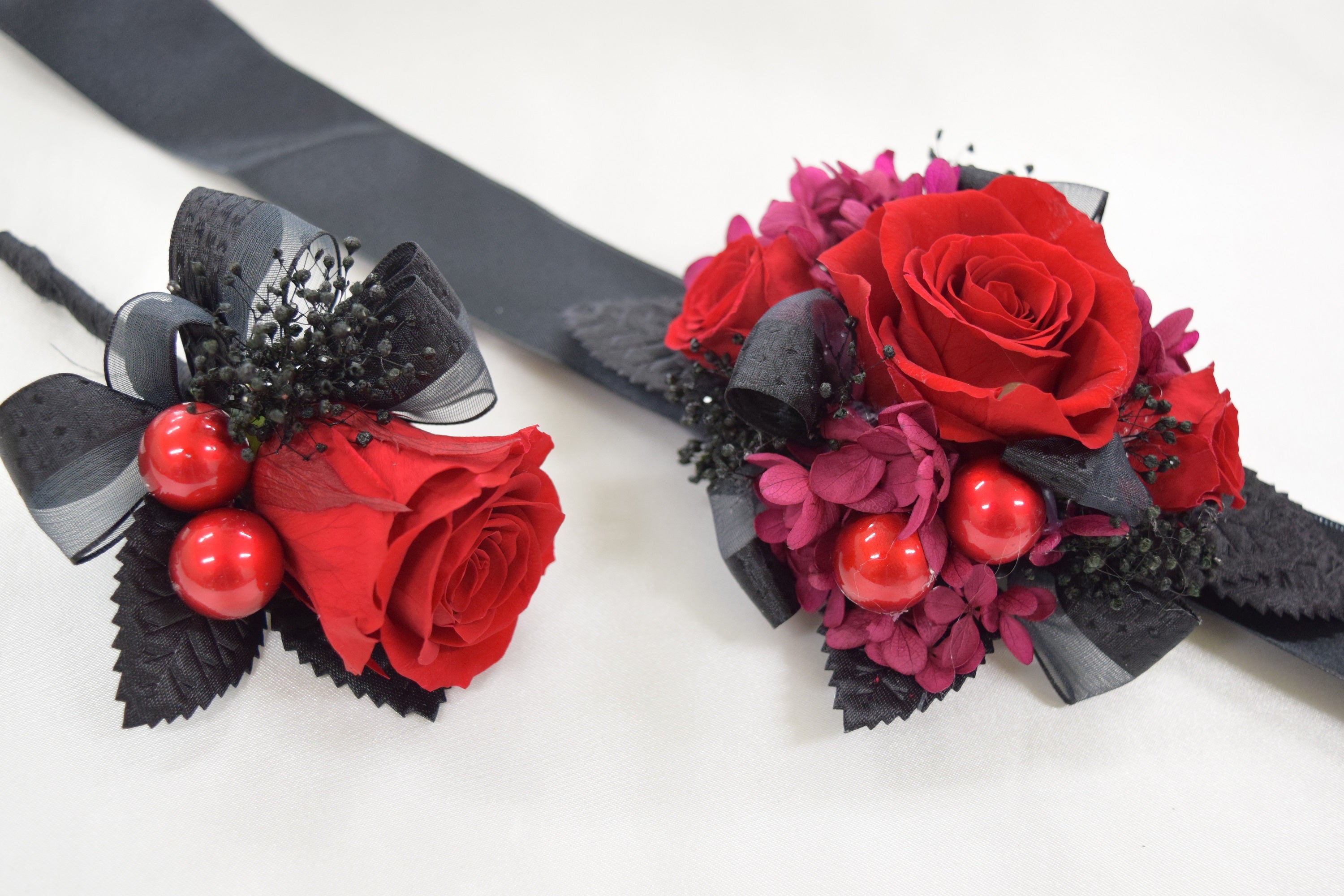 Boutonnieres (B09) - Red & Black