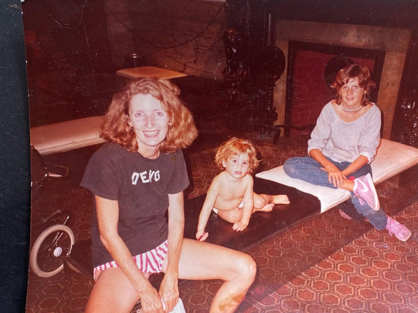 Alexandra Auder (far right) with her mother Viva and sister, Gaby Hoffmann, in the lobby of the Hotel Chelsea, 1984 Photo: Courtesy of Alexandra Auder