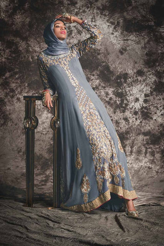 woman-showing-pakistani-abaya-dress