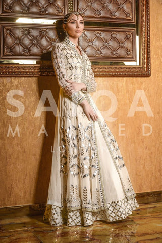 woman-wearing-pakistani-wedding-dress