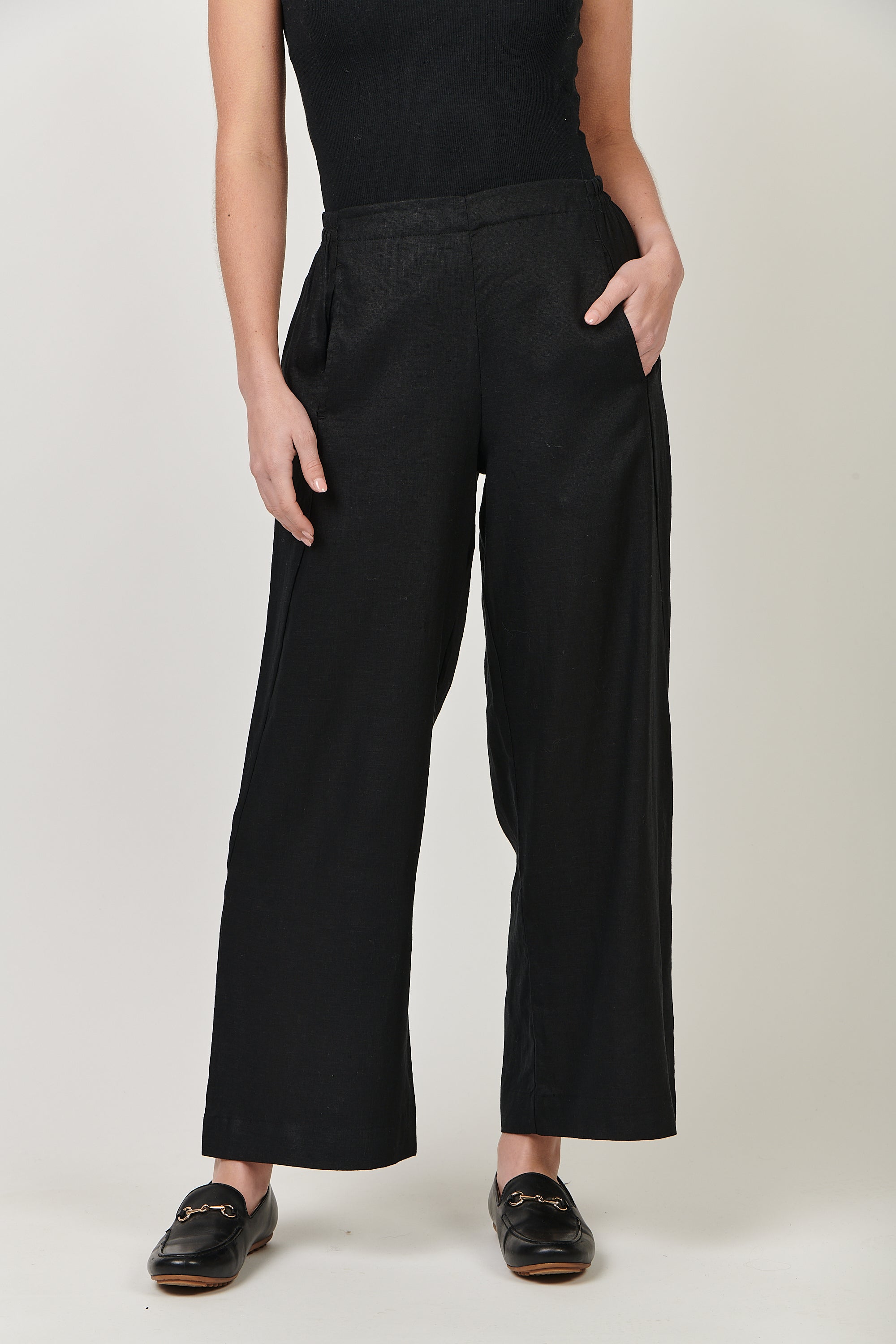 GA398 Straight Leg Pant in Black