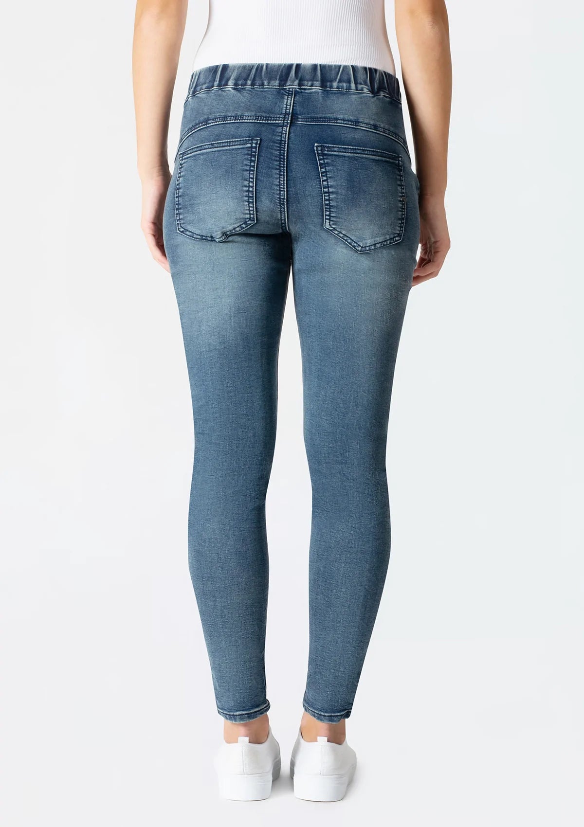 Grappa Jeans in Mid Blue Denim