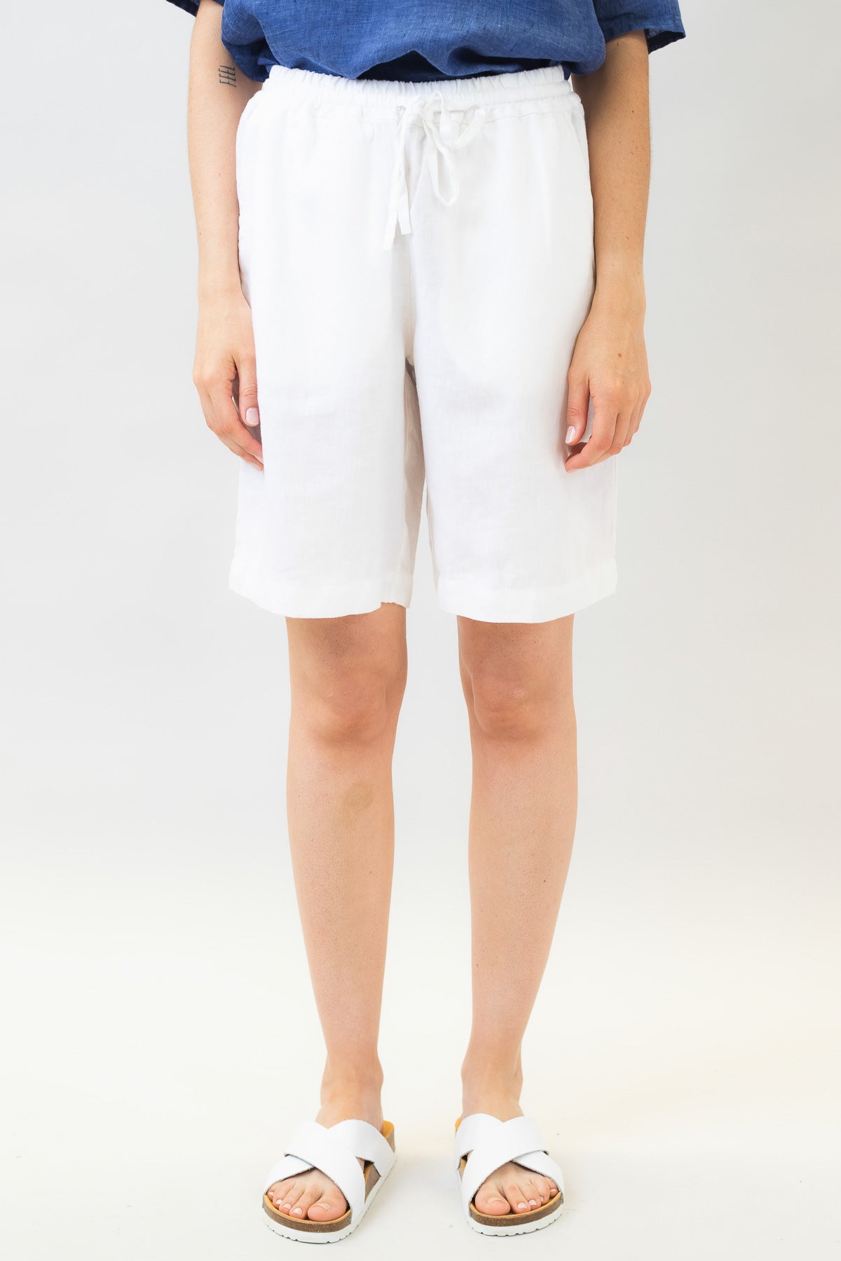 Darcie Linen Shorts in White