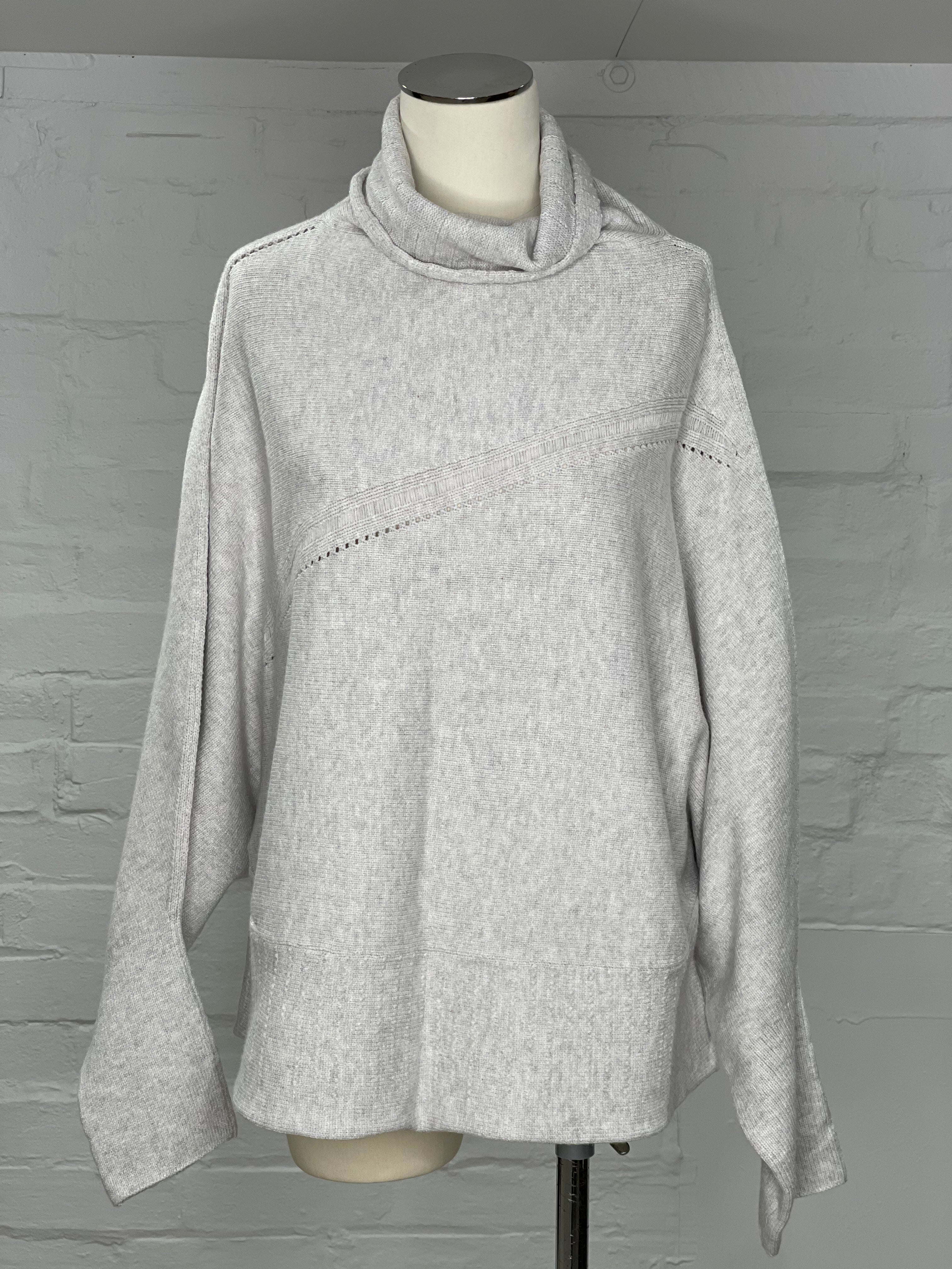 Poly Voly Pullover in Light Grey