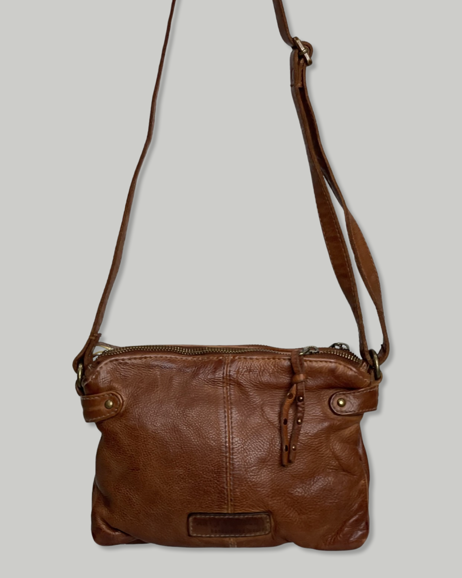 Arrow Double Crossbody in Oak