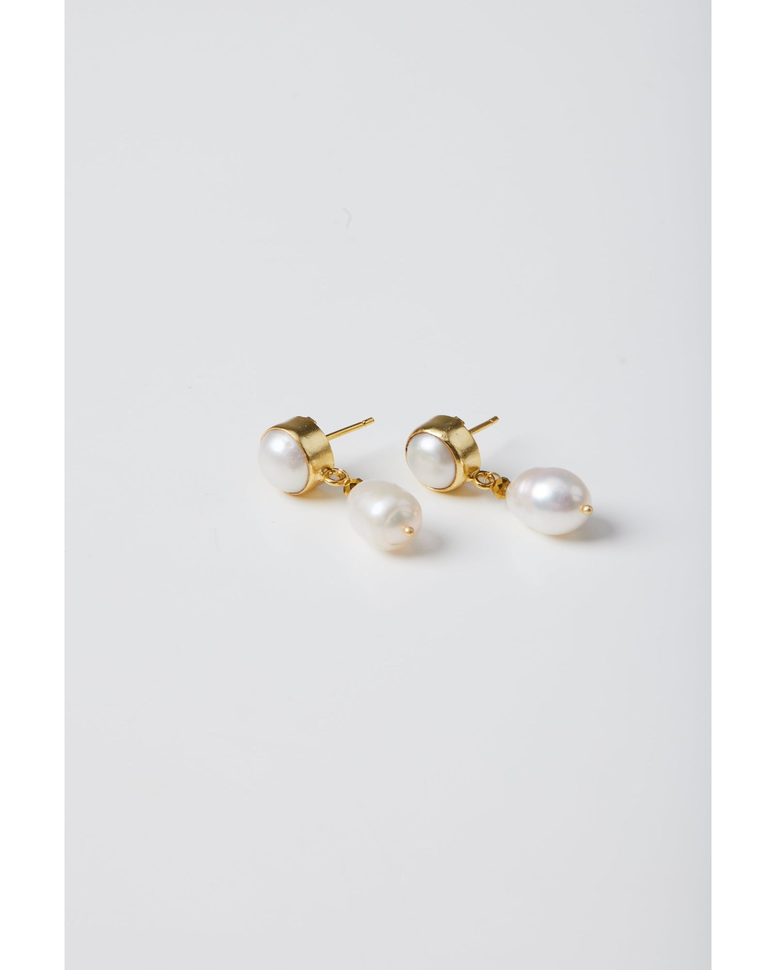 Josie Earrings in Gold & Pearl