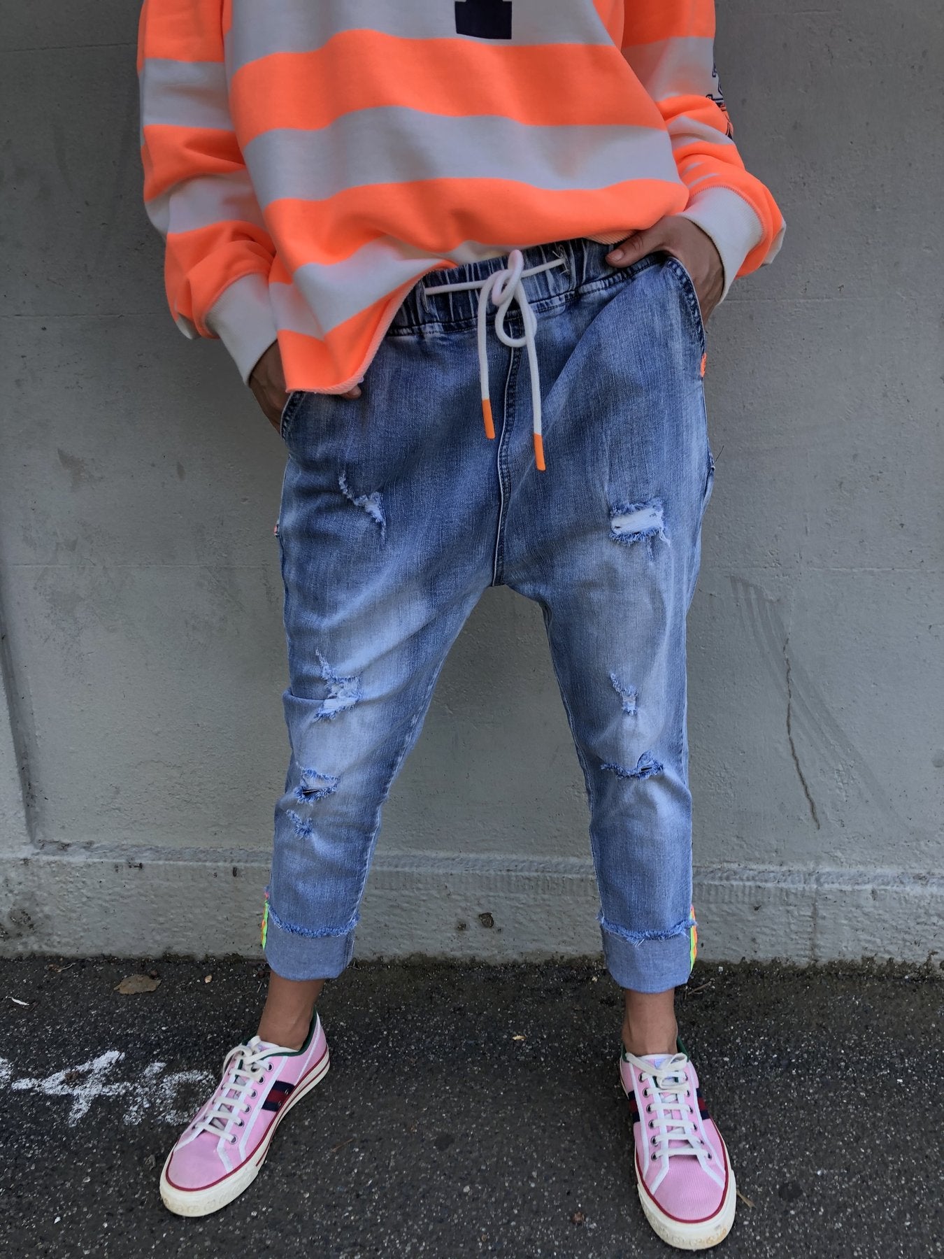 Distressed Jogger Jean