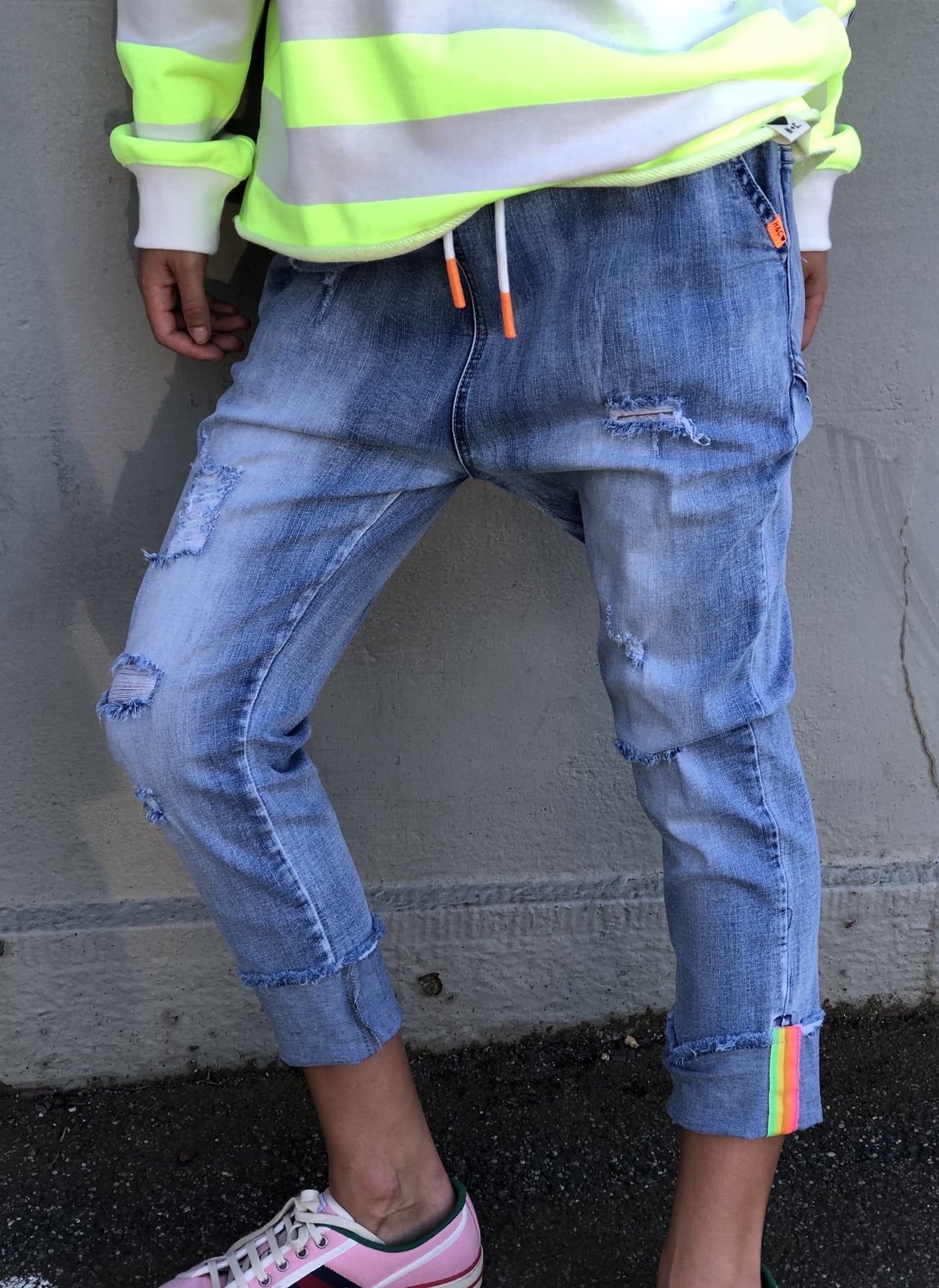 Distressed Jogger Jean