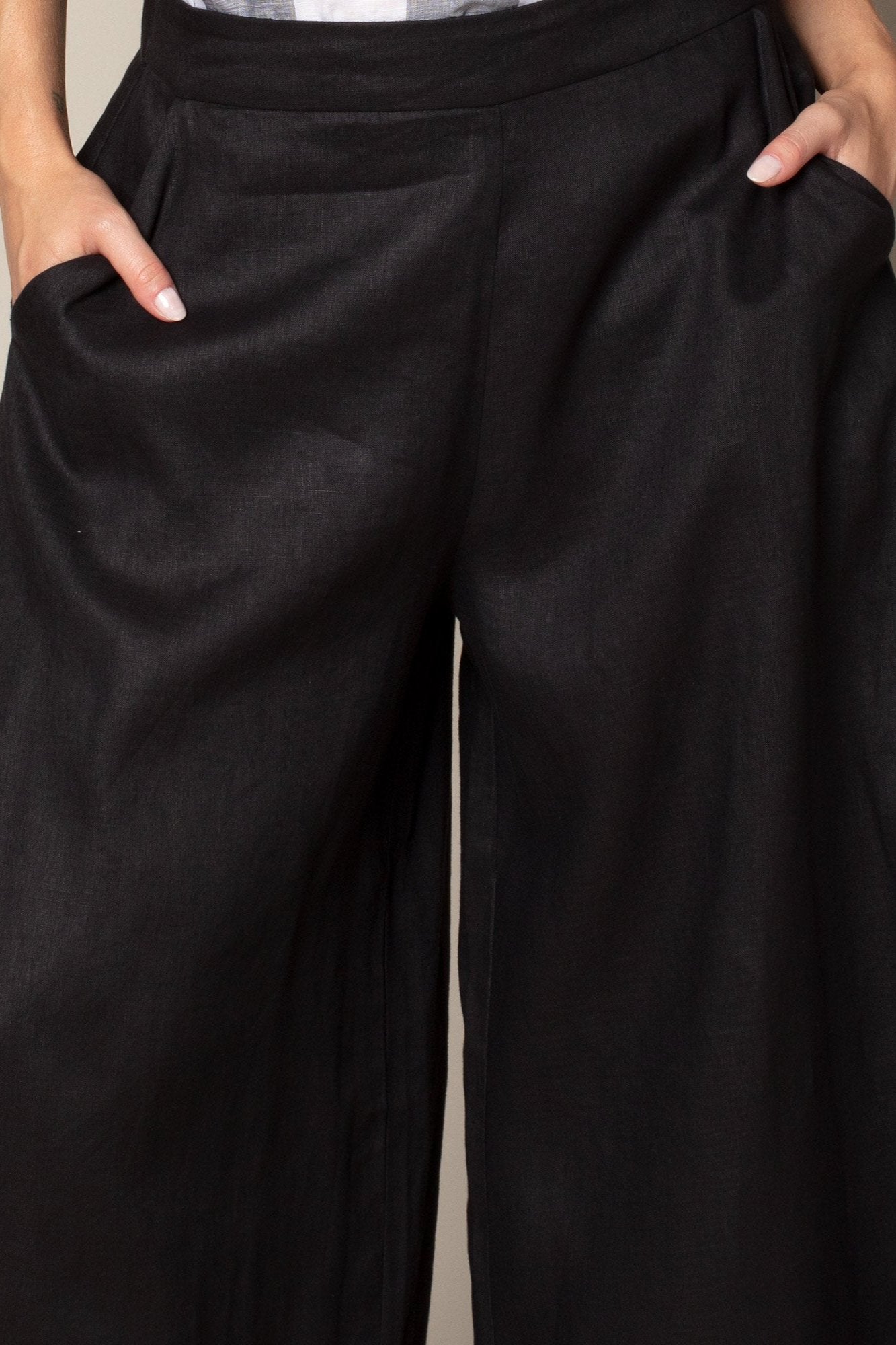 Court Pant in Black