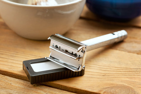 One-Piece safety razor head design