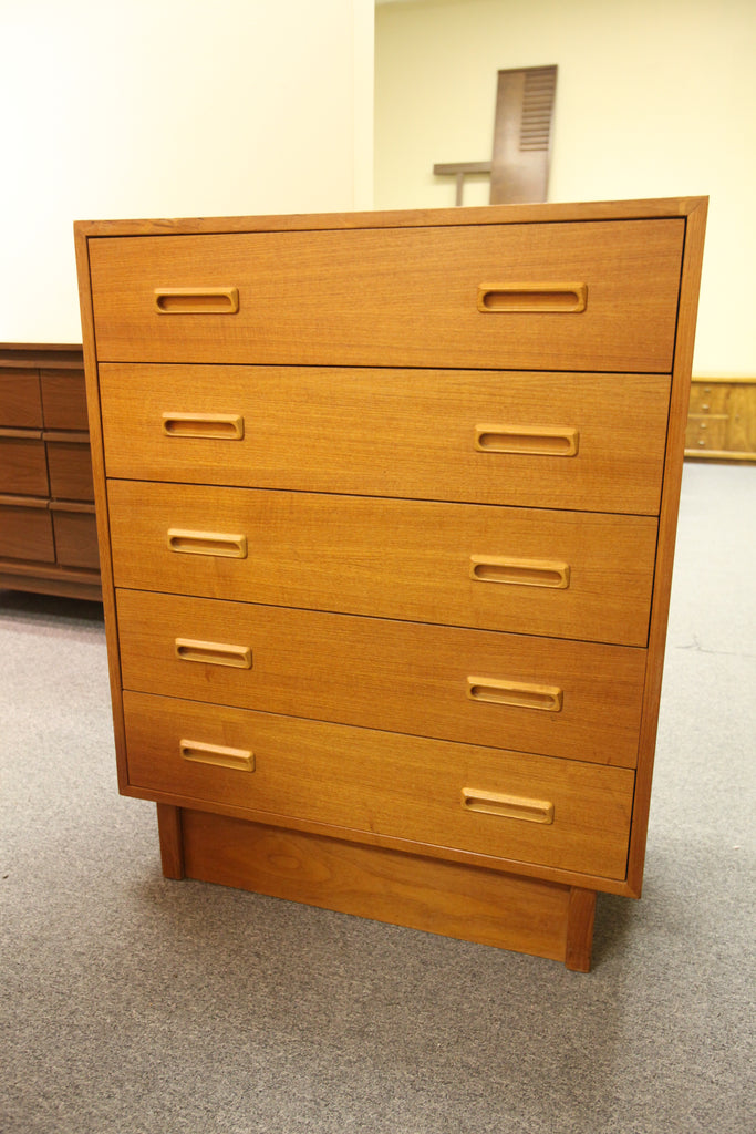 Vintage Teak 5 Drawer Dresser 30 W X 16 D X 37 5 H Consign