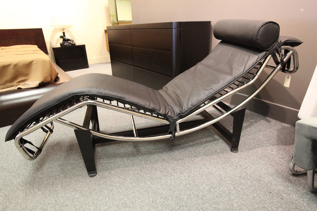 Replica Le Corbusier LC4 Lounge Chair (Black Leather) (63 ...