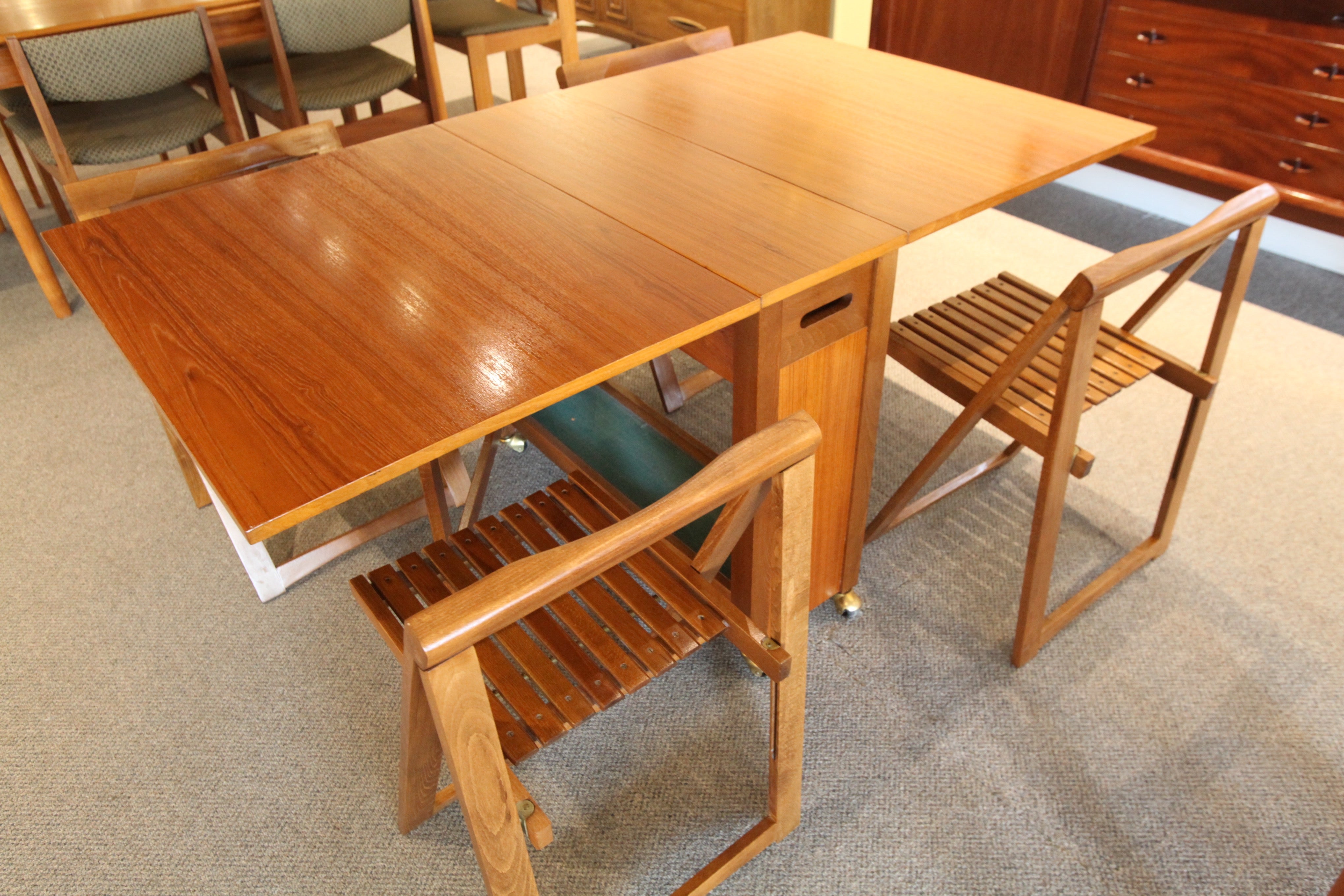 Wood Worker Gives Folding Table a Glow-up With DIY Wooden Topper