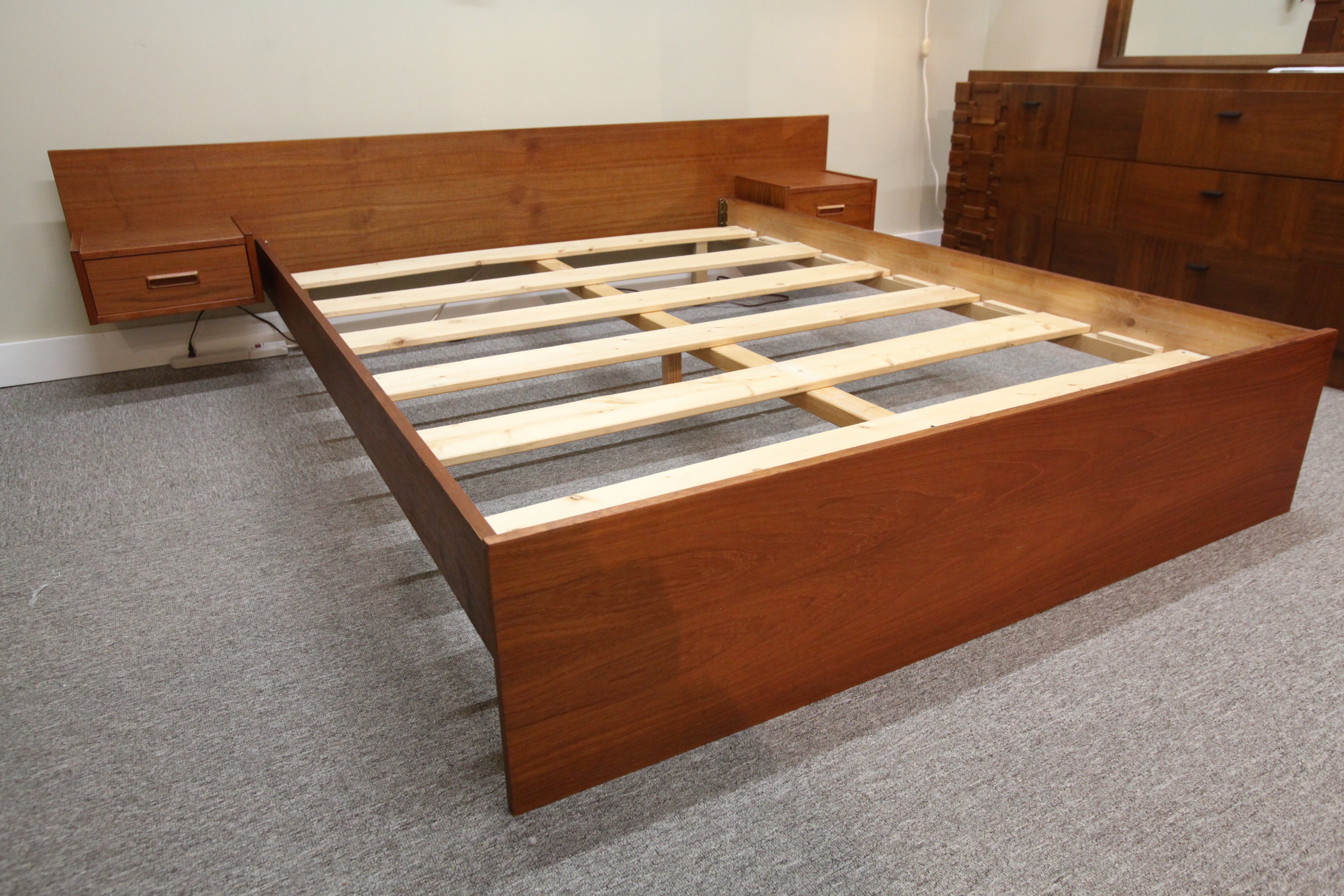 Vintage Teak Queen Bed W Floating Night Stands Headboard 96w Bed Consign Design Edmonton