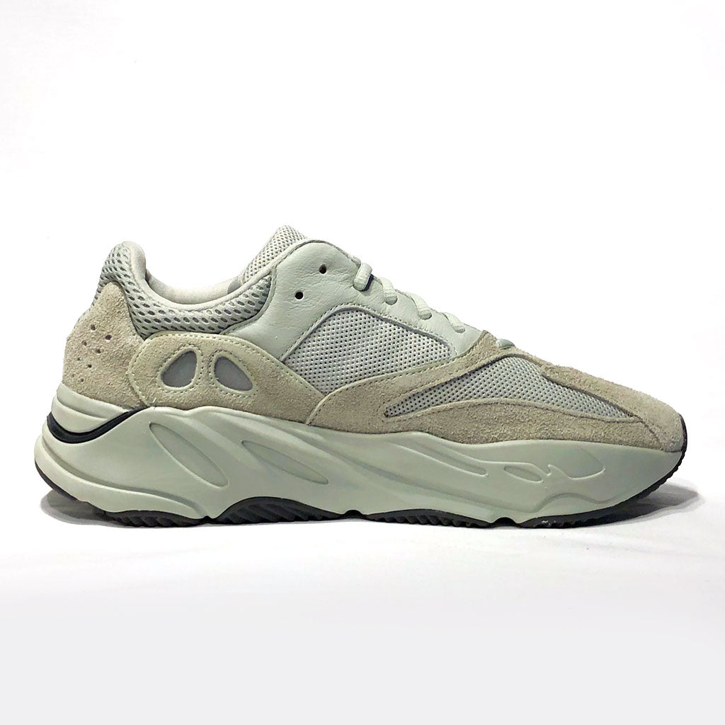 Yeezy 700 \