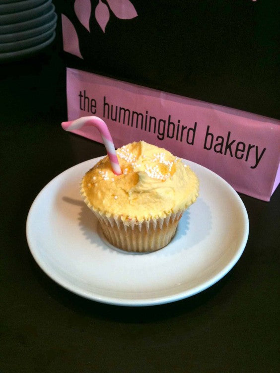 The Hummingbird Bakery Banana Milkshake Cupcake Plate 2