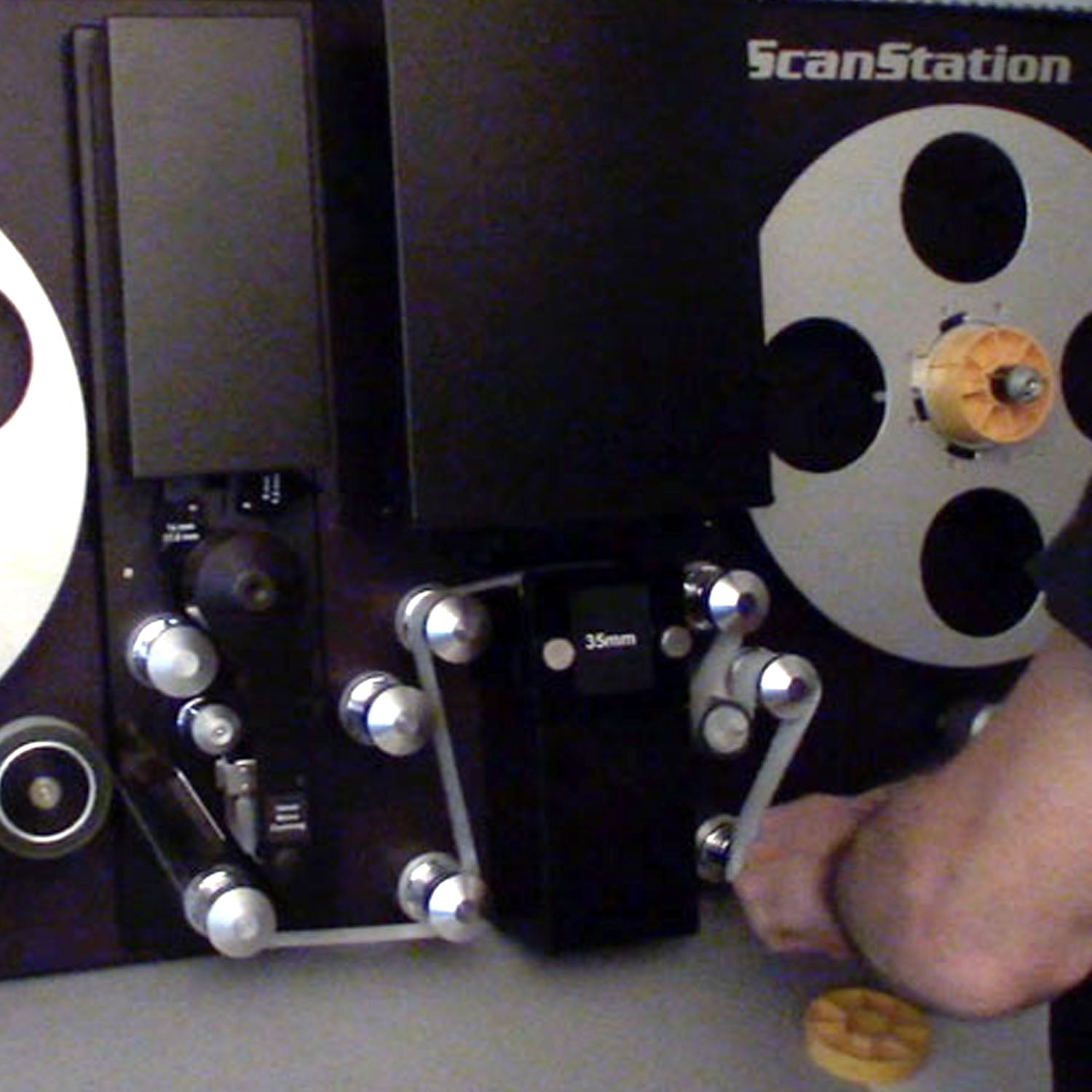  16MM MOVIE FILM IN 200FT REEL/CAN : Electronics