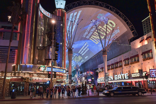 2560px-LasVegas-FremontStreet.jpg__PID:0a44470e-bb52-481d-b7fb-b5e23a2005db