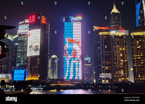 shanghai-china-january-8-2023-lionel-messi-logs-on-to-the-giant-screen-of-the-citibank-building-in-pudongs-lujiazui-financial-complex-in-shangh-2M7H7WP.jpg__PID:ce535bb9-1ab6-4ee4-9464-f9ea14830723