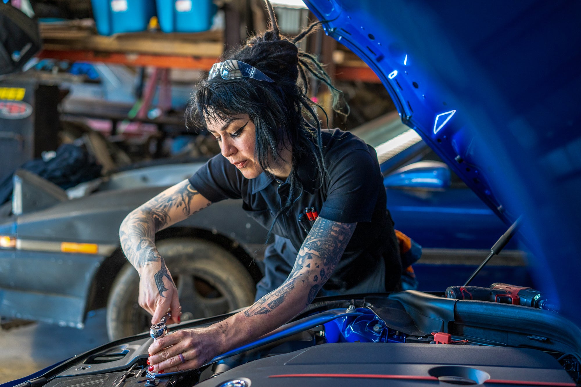 Faye Hadley: Car Mechanic, All Girls Garage + Moto Mythbusters – Dovetail  Workwear