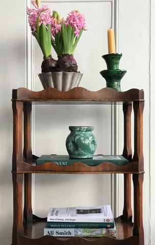 Oneoffpiece-shelf-styling-flowers