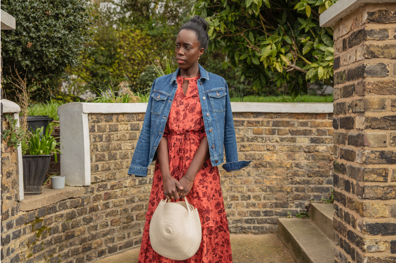 La Basketry Rope Basket Bag, 3 ways to wear this summer. Showing founder Tabara wearing her bag