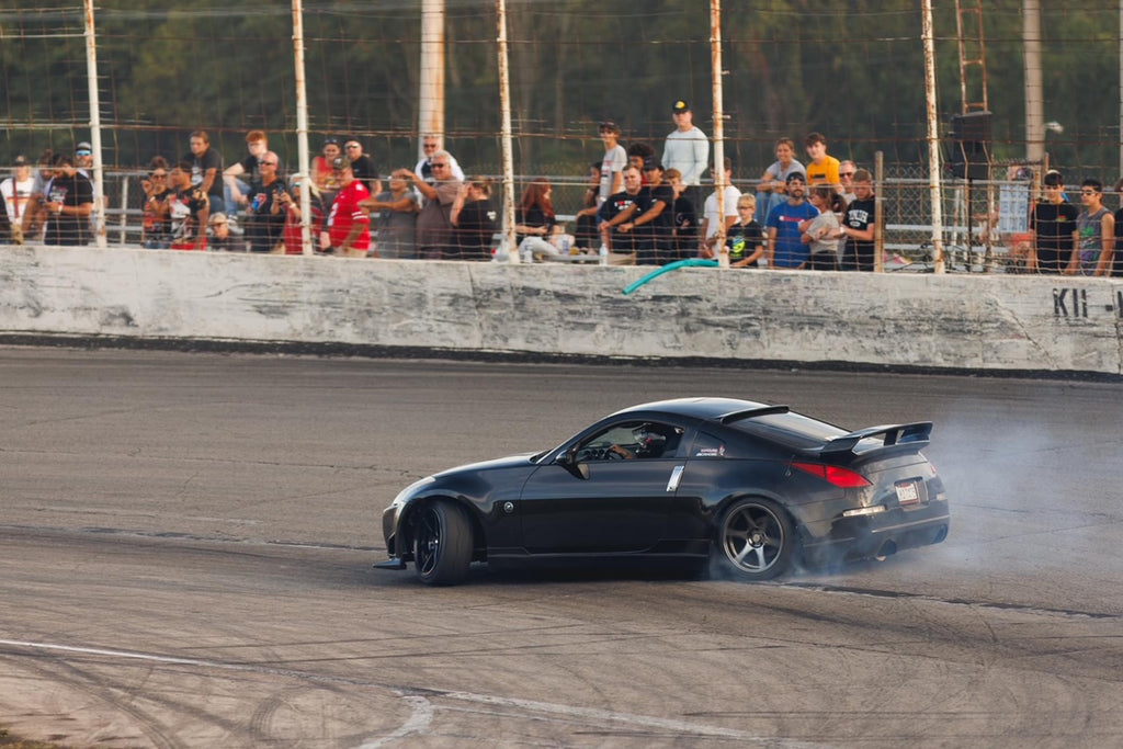 Deidra driving her 350Z