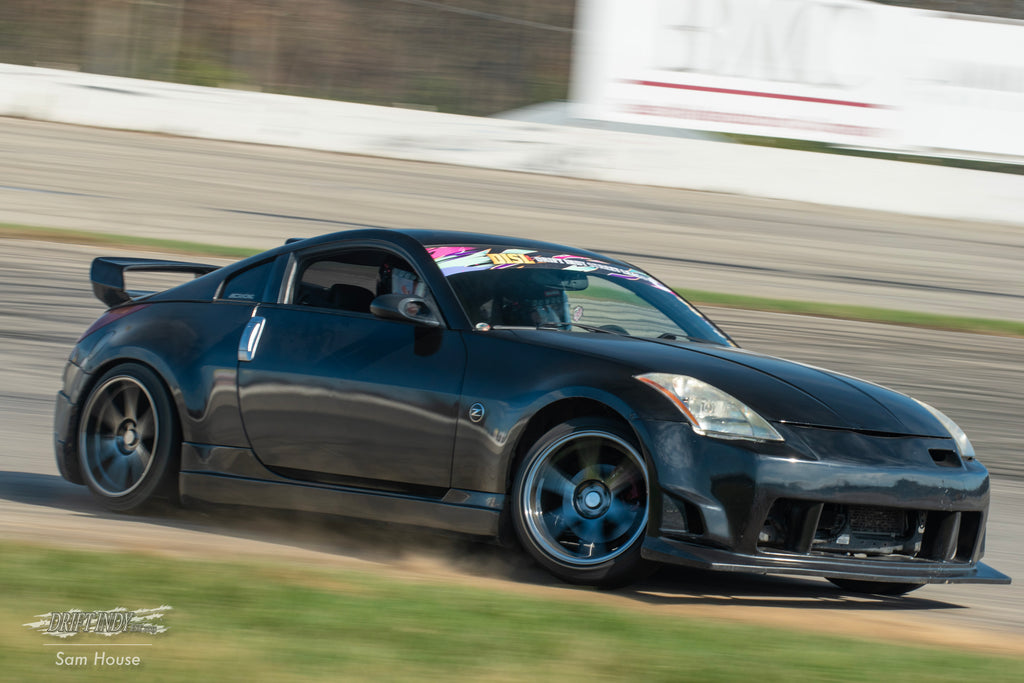 Deidra drifting her 350Z