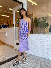 Load image into Gallery viewer, Wannabe Hockney Dress in Parma Violet
