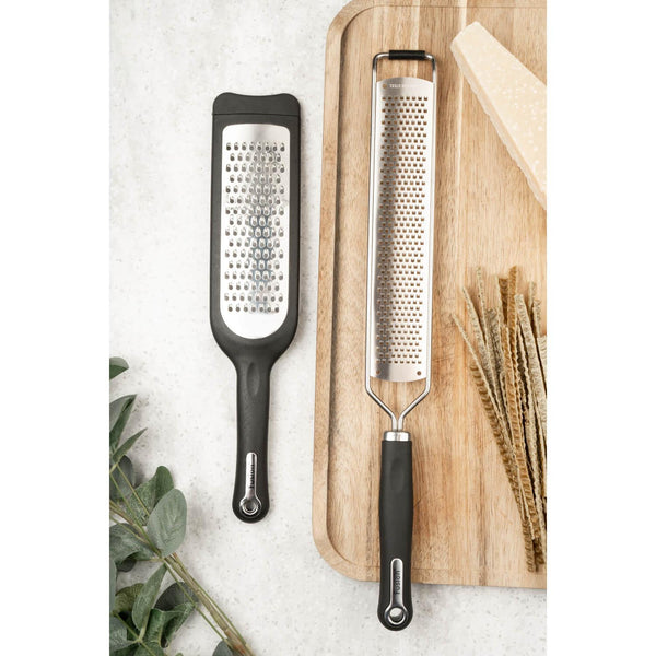 https://cdn.shopify.com/s/files/1/1710/5145/products/Fusion-Grater-and-Zester-Lifestyle_600x.jpg?v=1657123256