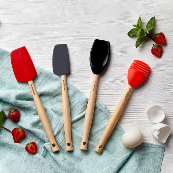 https://cdn.shopify.com/s/files/1/1710/5145/products/Le-Creuset-Craft-Collection-Silicone-Head-Premium-Kitchen-Utensils-Group-Lifestyle_00736a3e-b362-404d-8194-a4915ba63349_600x.jpg?v=1657128027