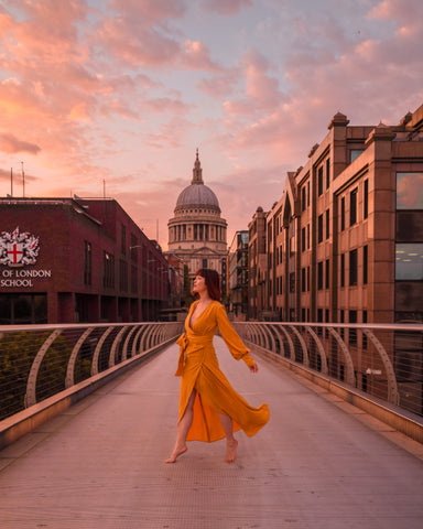 Ambre | Robe portefeuille longue Amber avec ceinture nouée | Sarvin