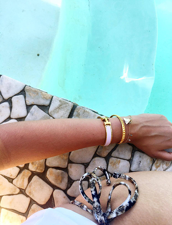 Vandaya Mathilde Kofod Marte Frisnes Simone Bangle ByJohanne Gold Shark Tooth Armbånd