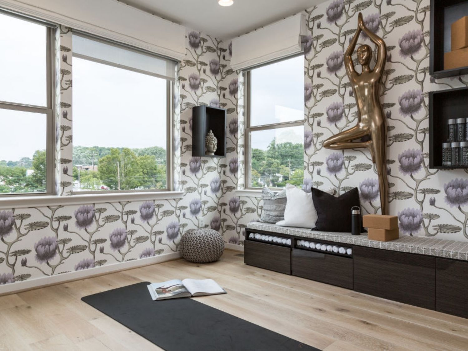 How to design a yoga room example with floral wallpaper