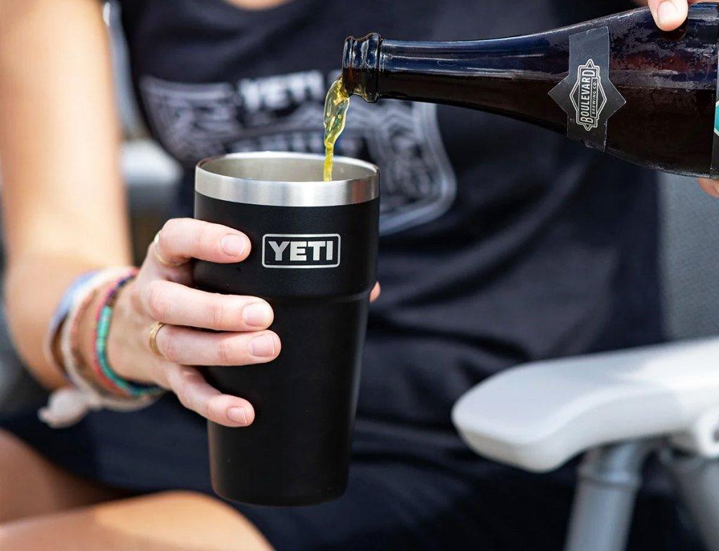 YETI Rambler 16 oz Stackable Pint, Vacuum Insulated, Stainless  Steel with MagSlider Lid, Navy: Tumblers & Water Glasses