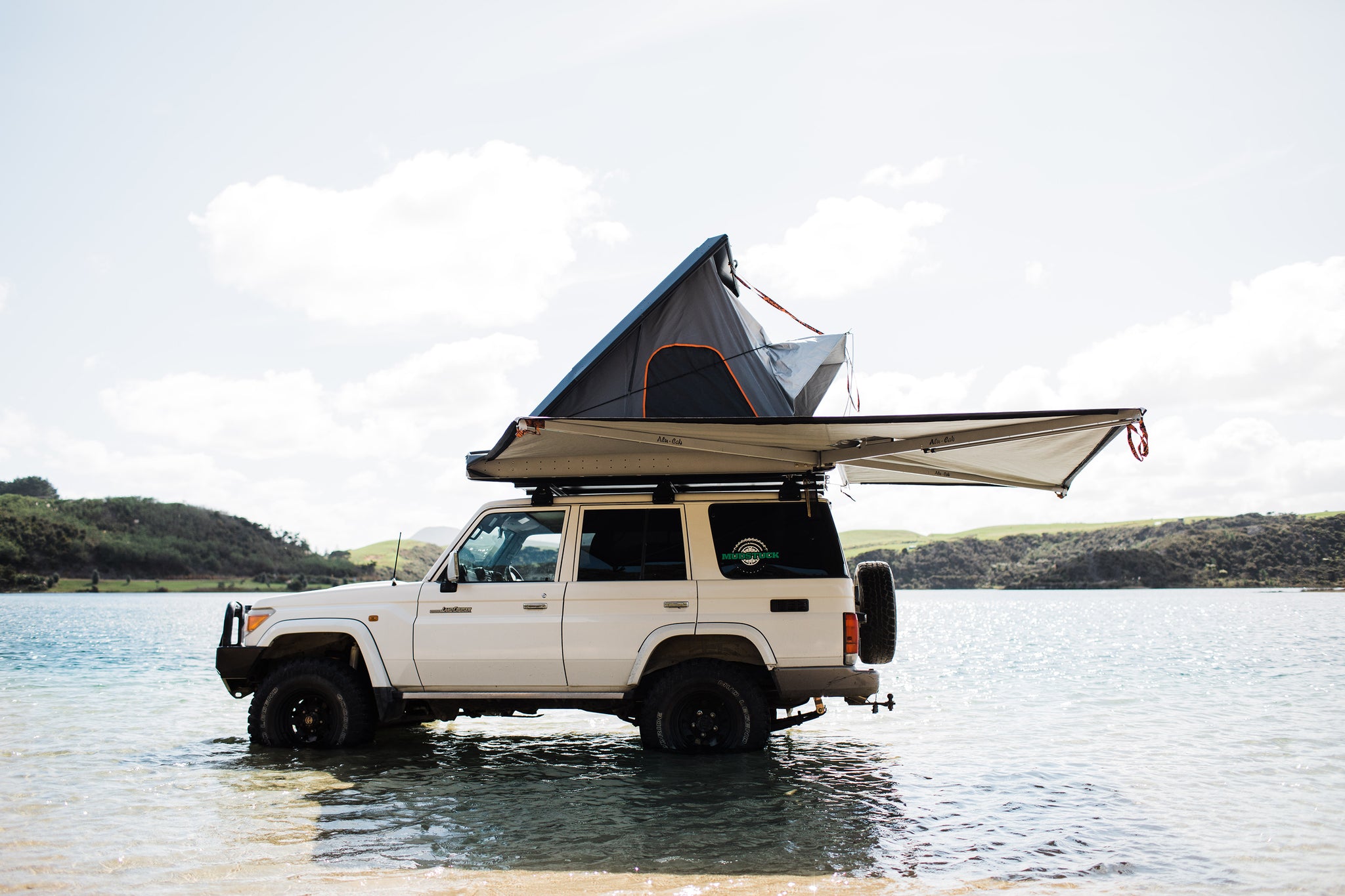 Alu-Cab Shawow awning & Gen 3 roof top tent