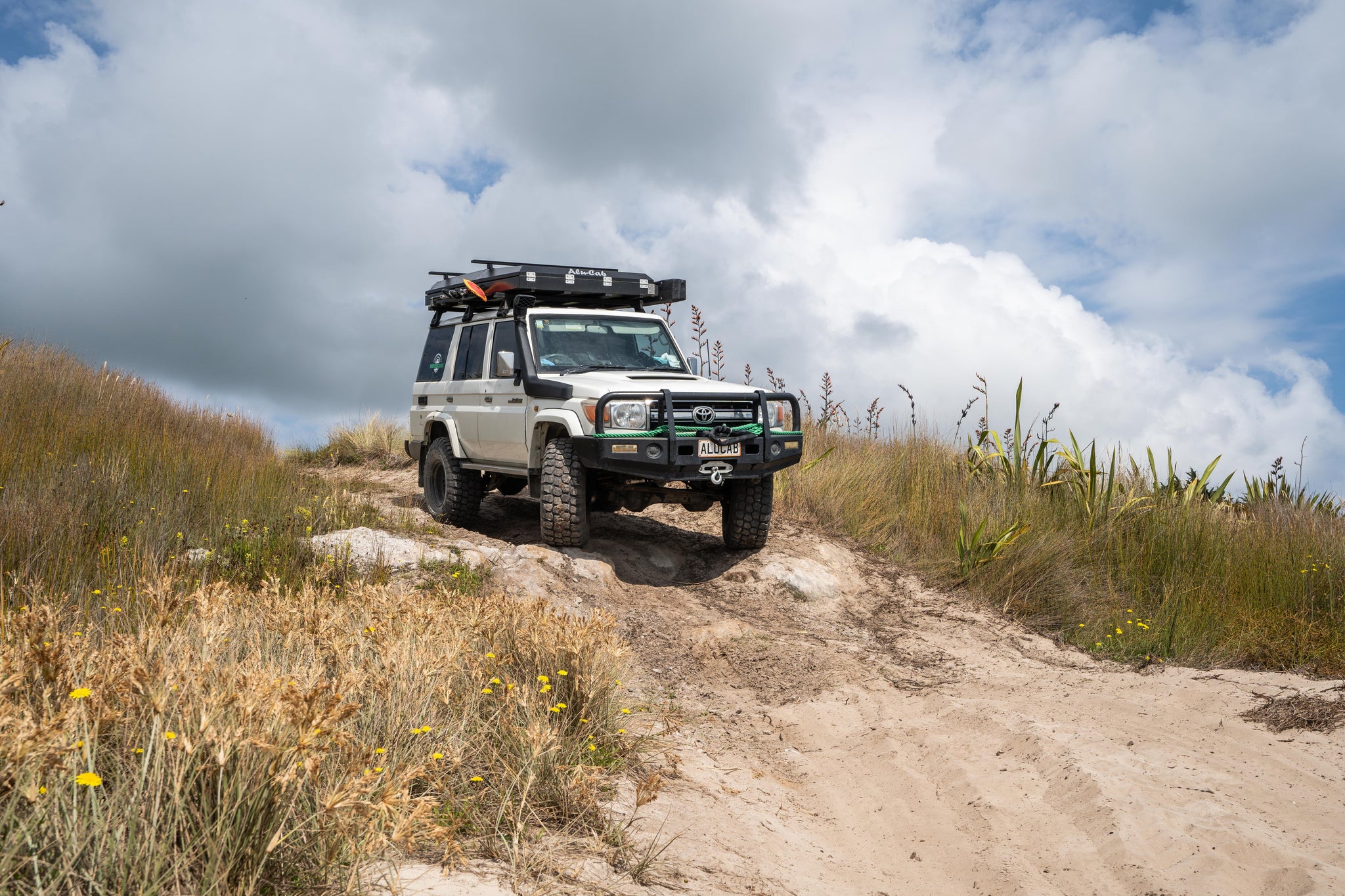 Remote 4wd beach with Landcruiser 76