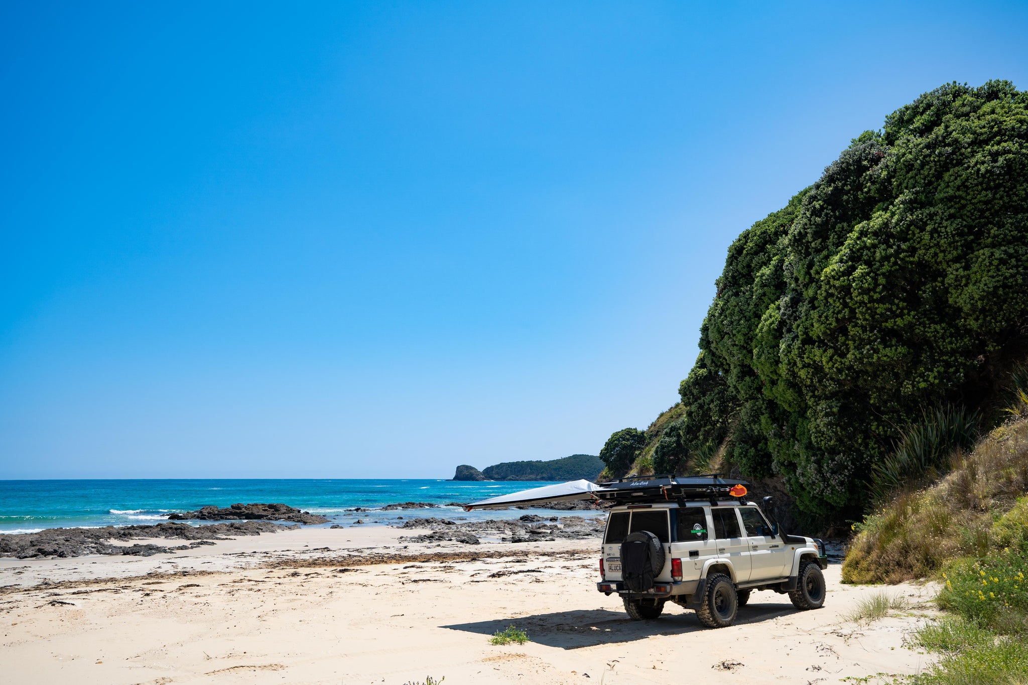 Remote 4wd beach with Landcruiser 76 and Alucab