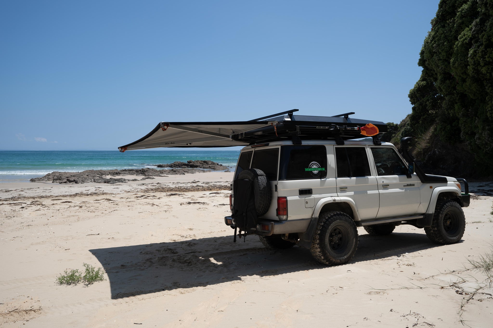 Remote 4wd beach with Landcruiser 76 and Alucab