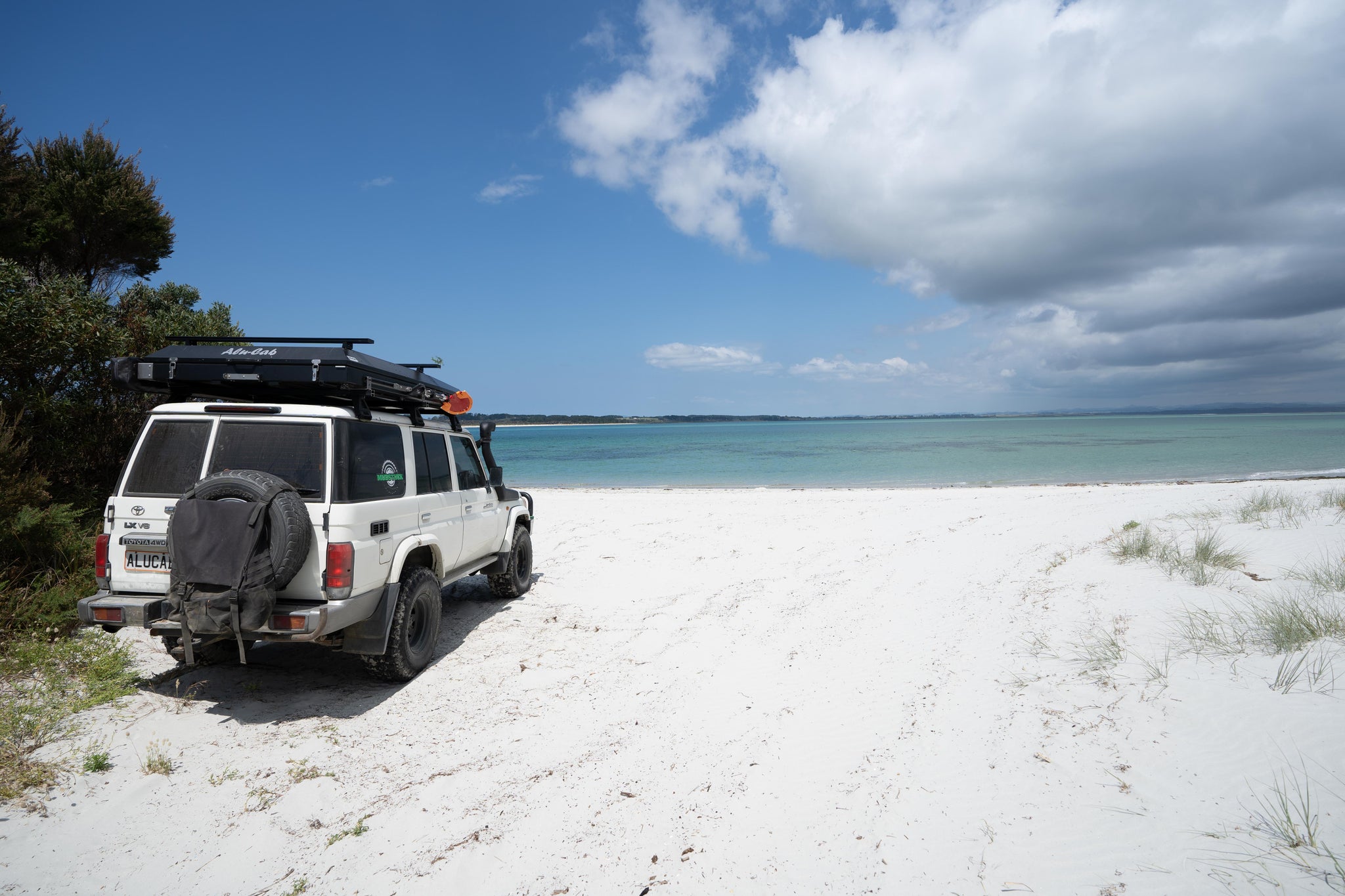 Remote 4wd beach with Landcruiser 76 and Alucab
