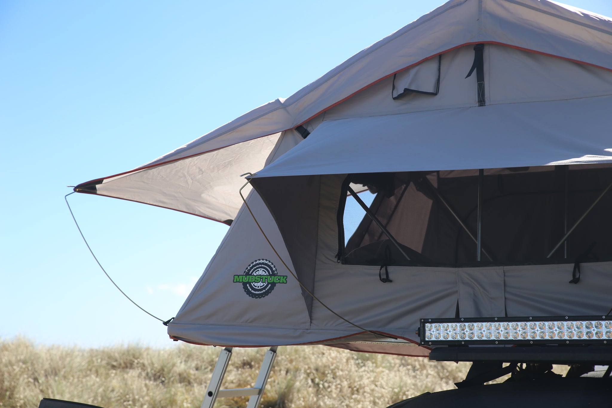 Landcruiser 100 series with Mudstuck Roof Top tent