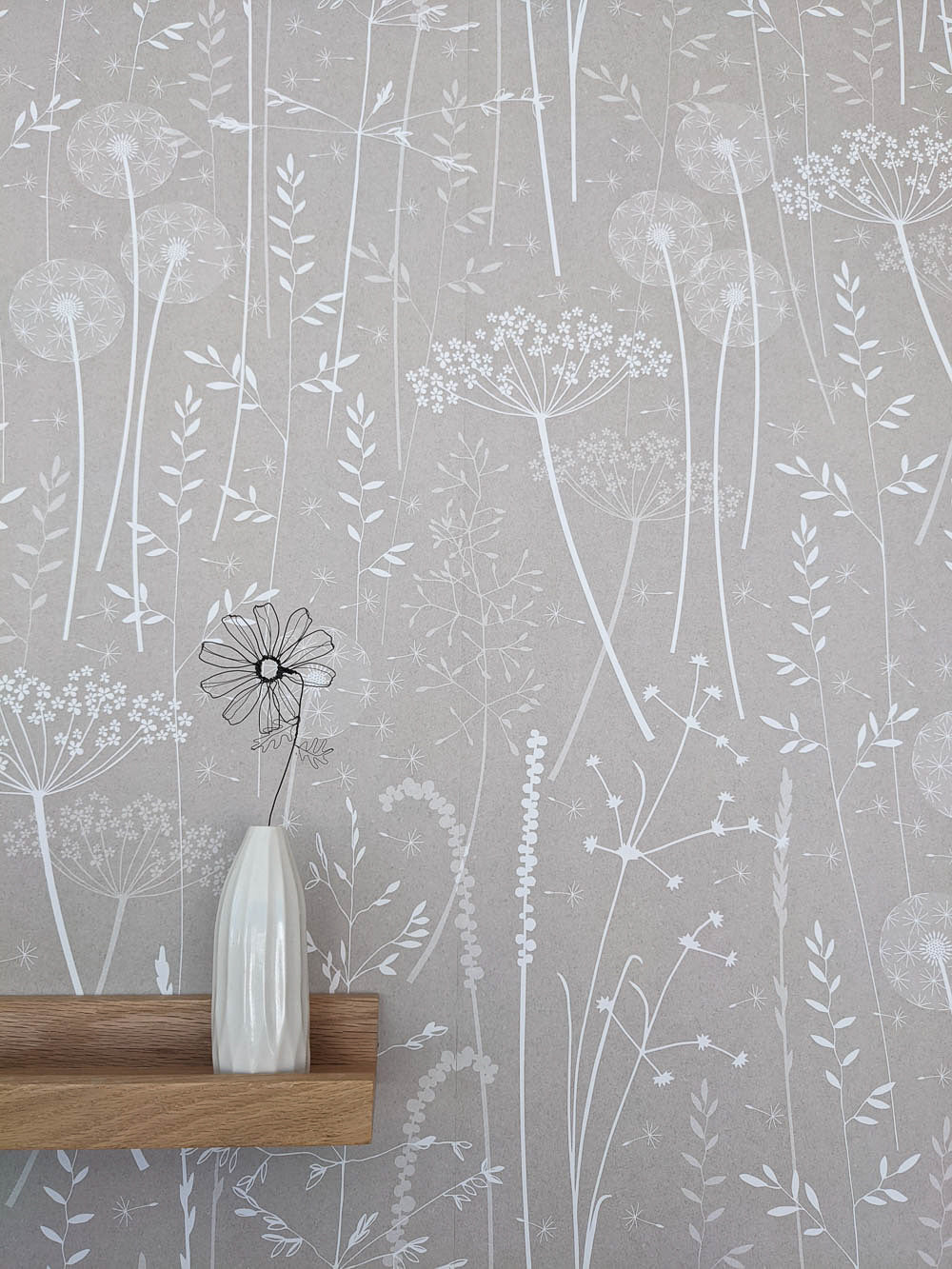 Judith Brown's wire ox eye daisy and Hannah Nunn's Paper Meadow wallpaper in mallow